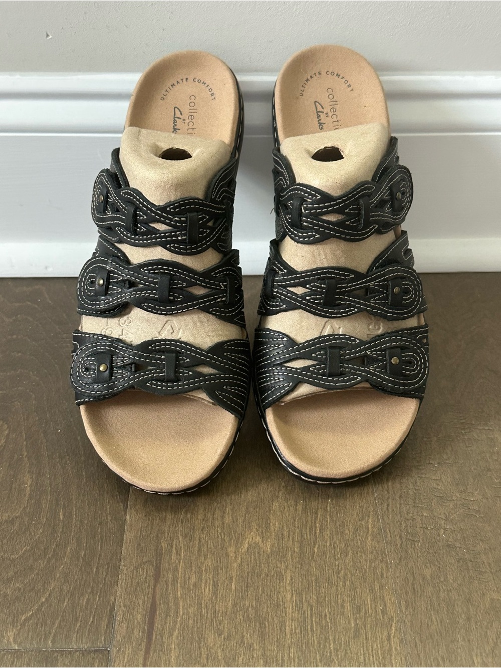 Clarks NWOB Black Leather Strappy Comfort Sandals